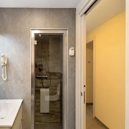 A Due Passi Rosso Apartment *